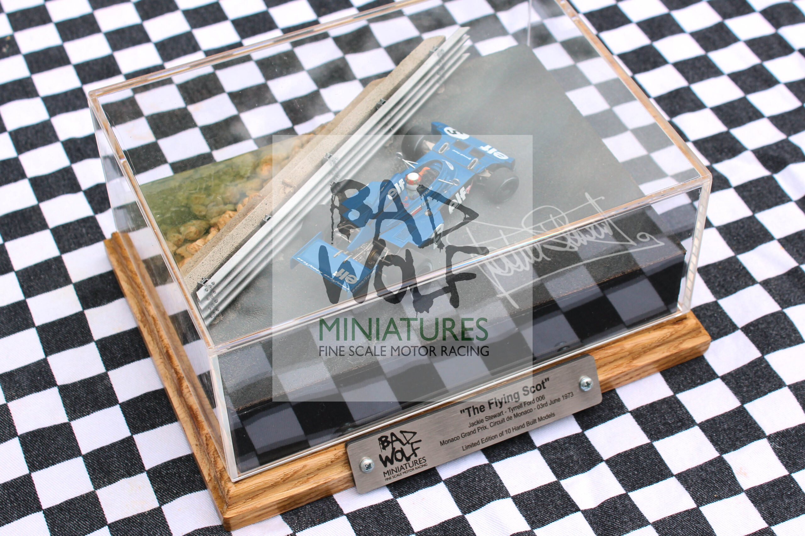 "The Flying Scot" - Limited Edition Signed Diorama - Sir Jackie Stewart - Tyrrell 006, Monaco 1973 - Image 5
