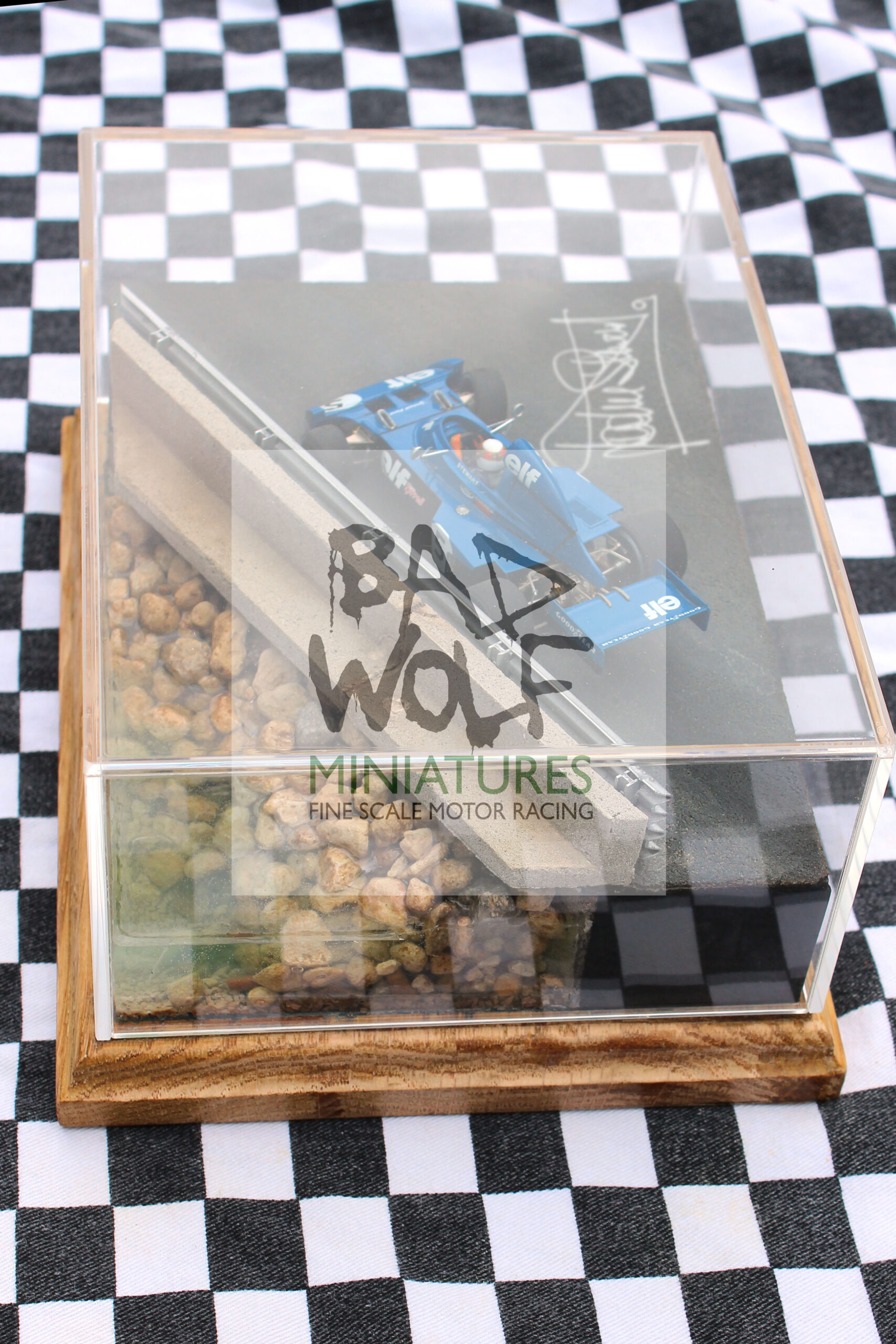 "The Flying Scot" - Limited Edition Signed Diorama - Sir Jackie Stewart - Tyrrell 006, Monaco 1973 - Image 8